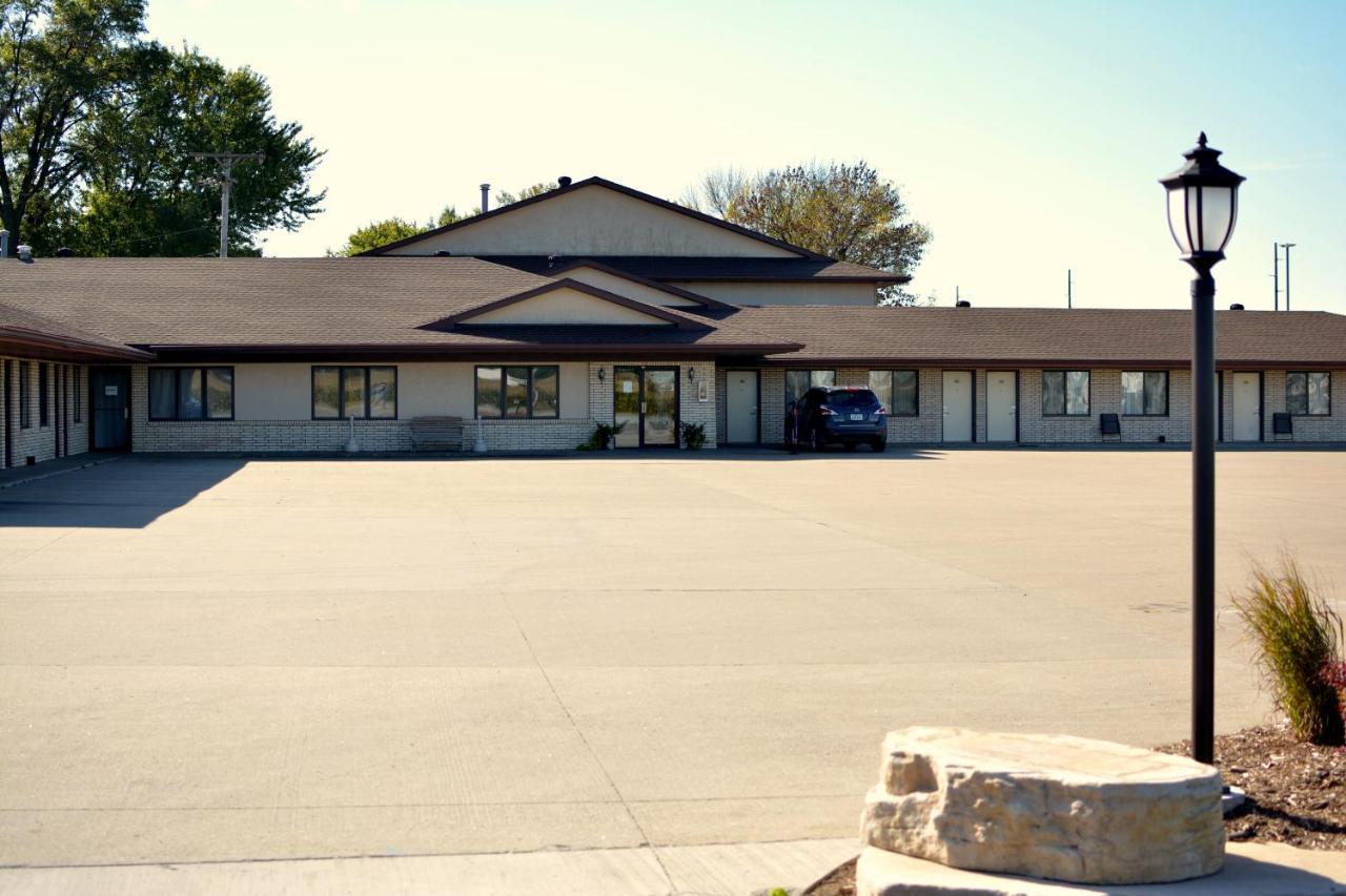 Dutch Country Inn Kalona Exterior foto